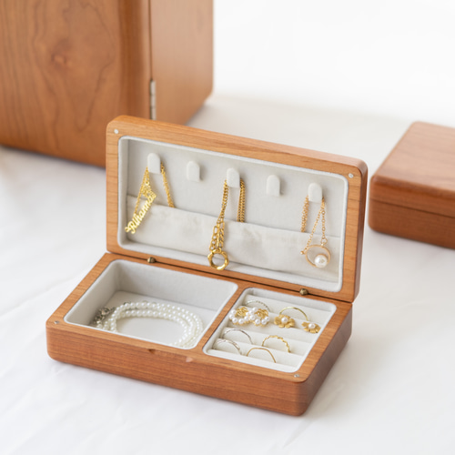 手工・無垢材】磁石付き ジュエリーボックス（ウォールナット/チェリー