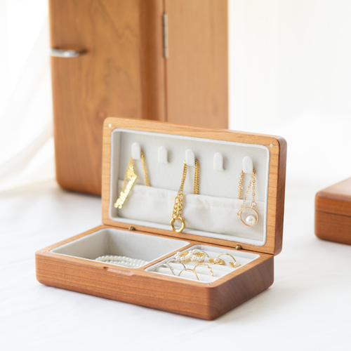 手工・無垢材】磁石付き ジュエリーボックス（ウォールナット/チェリー