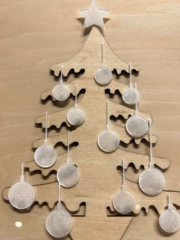『小サイズ・クリスマスツリー』【真鍮金具×アクリル×木のアートパネル】ご自宅やプレゼントに☆ 7枚目の画像