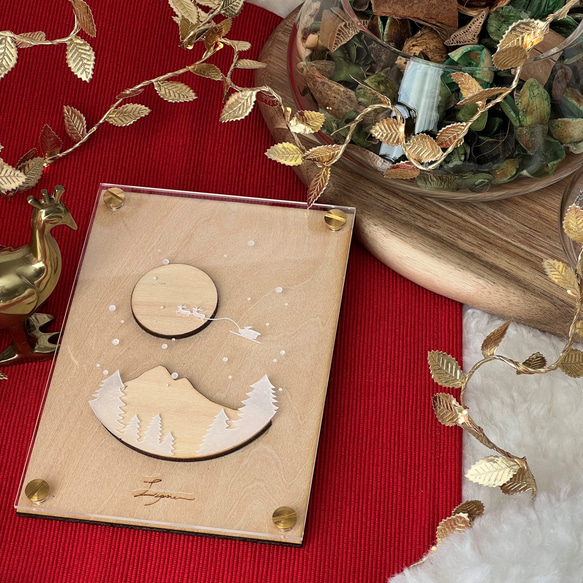 『小サイズ・サンタクロースからのプレゼント』【真鍮金具×アクリル×木のアートパネル】ご自宅やプレゼントに☆ 1枚目の画像