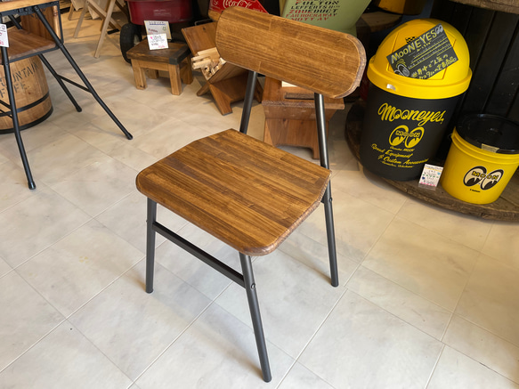 在庫あり 椅子 スツール キッチン リビング ダーク ブラック 杉材 天然