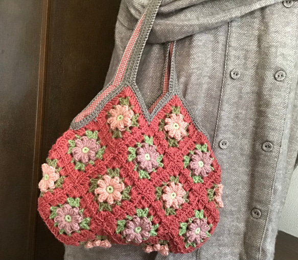 アクリル毛糸/お花編みバック 予約受付‼️ハンドメイド アクリル毛糸 お花モチーフバッグ‼️ 100均