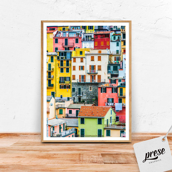 イタリアの息吹を感じるチンクエテッレ - 彩り豊かな街並みをあなたの部屋に映し出す絵画風ポスター 1枚目の画像