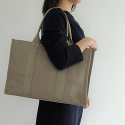 【三種顏色可選】大容量帆布手提袋 <米色> <黑色> <米白色> 第2張的照片