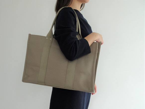 【三種顏色可選】大容量帆布手提袋 <米色> <黑色> <米白色> 第2張的照片