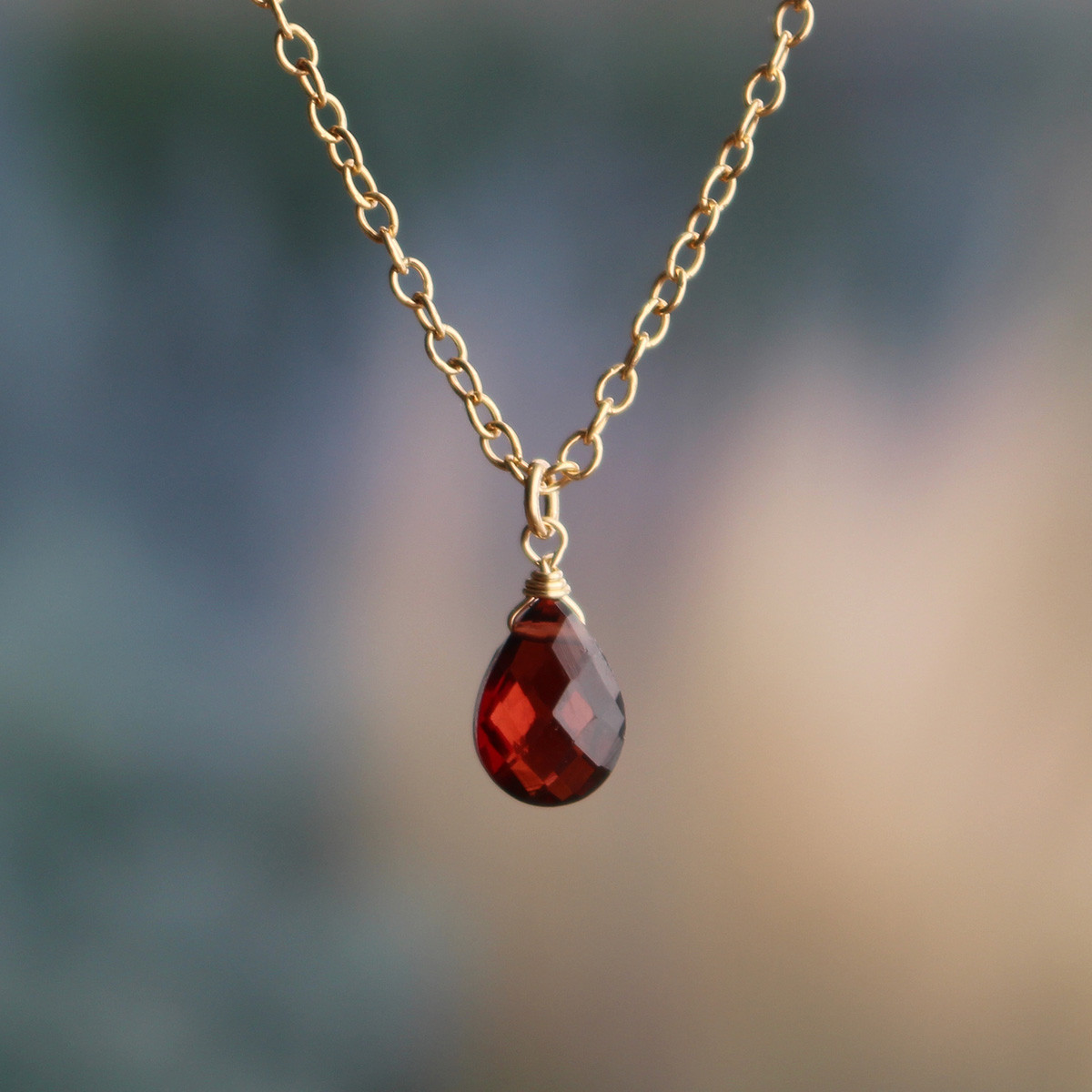 【特集・メルマガ掲載】 1月誕生石・モザンビークガーネット＜ペアシェイプ＞のネックレス（K14GF） 6,144円