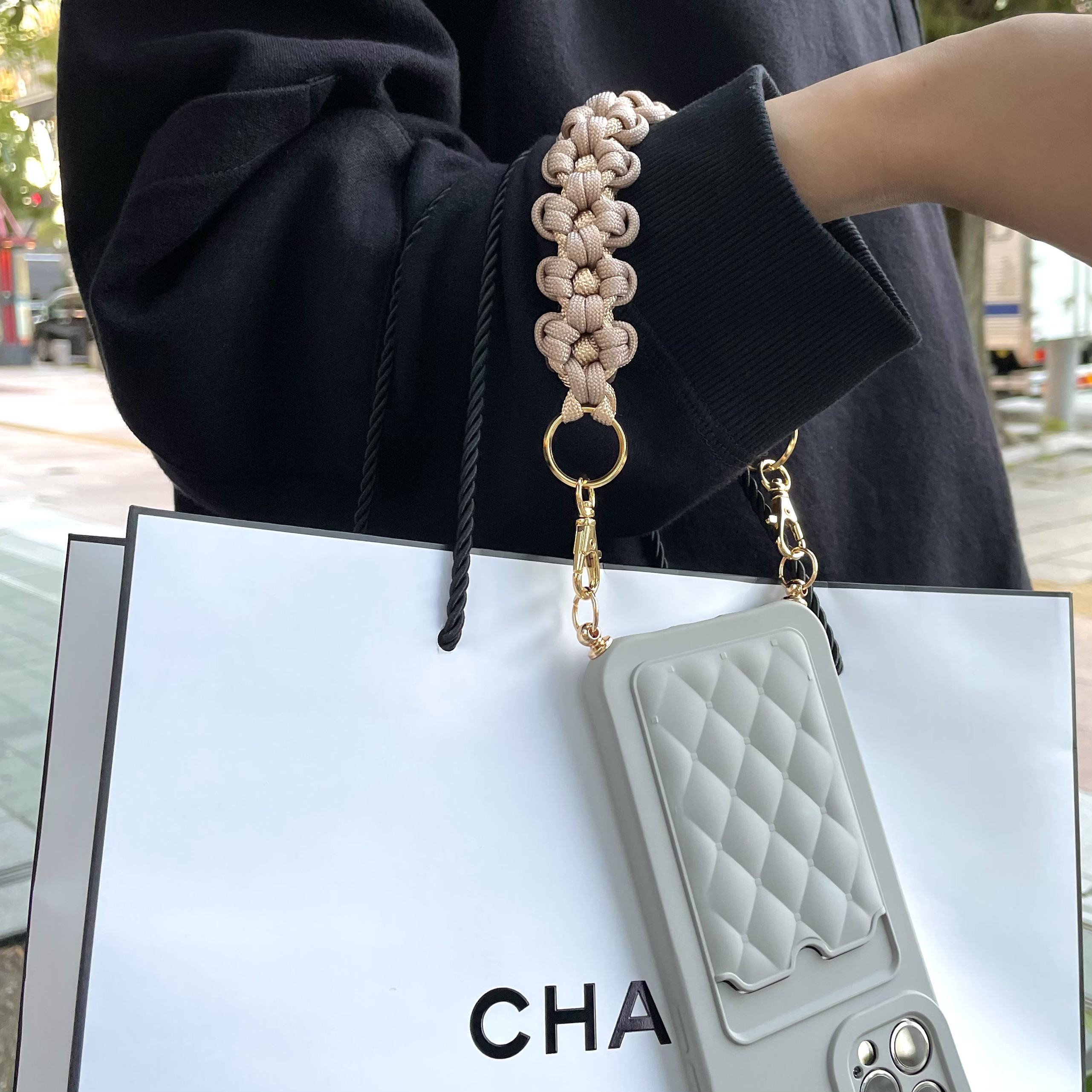 【ハンドメイド】パラコード・スマホ用お花柄ショルダーストラップ モモ】パラコード スマホショルダー ストラップ ハンドメイド