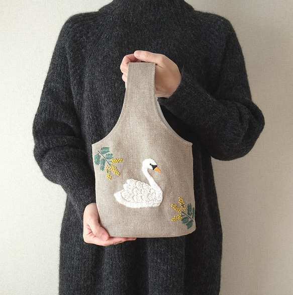 ワンストラップリネンバッグ×スワンとミモザの刺繍 1枚目の画像