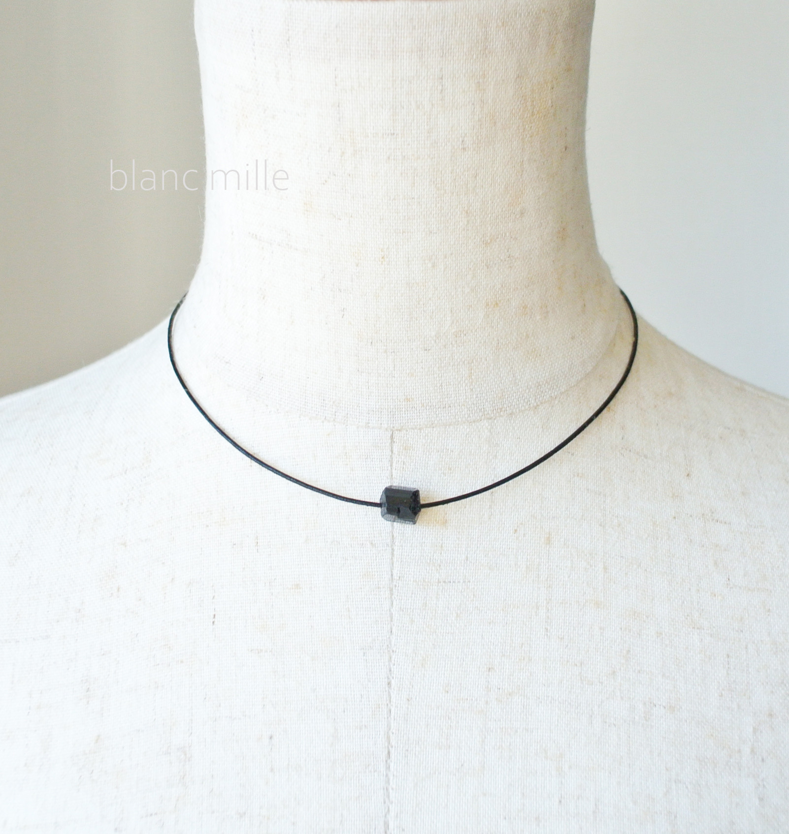 No.1856○*ブラックトルマリン原石 K18革紐ネックレス○*18金 シンプル天然石 レザーチョーカー ブレスレット
