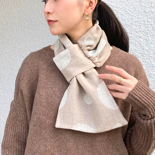 パターン付きベージュマフラー パターン付きベージュマフラー