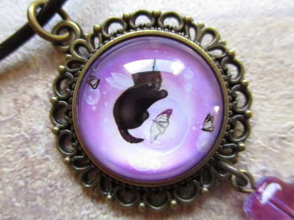 ◇3424 ピンクパープルのしゃぼん玉と黒猫の妖精　本革紐のネックレス.。o○ ※約50㎝・１点物 5枚目の画像