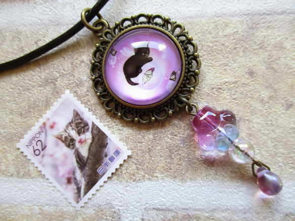 ◇3424 ピンクパープルのしゃぼん玉と黒猫の妖精　本革紐のネックレス.。o○ ※約50㎝・１点物 8枚目の画像