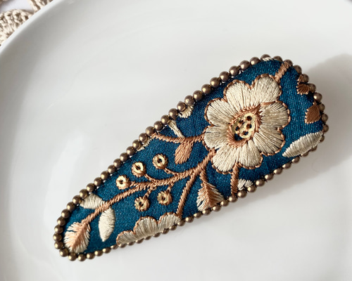 インド刺繍リボン ヘアクリップ ボトルグリーン ビーズ刺繍 ヘア