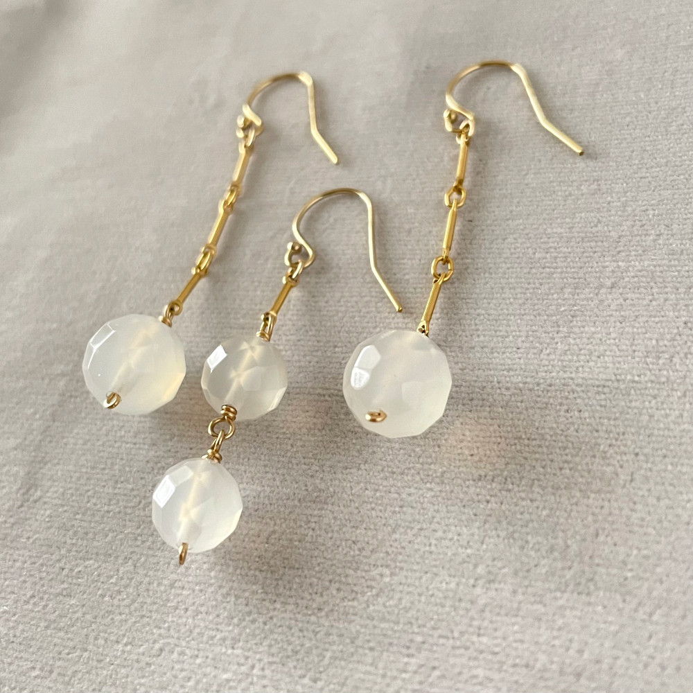 光をリレーする ✧ ホワイトカルセドニーピアス 14kgf | シンメトリー⇄アシンメトリー 2Way