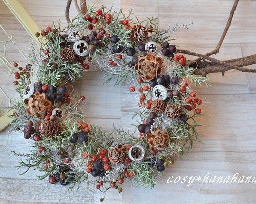 野バラの実とシャリンバイの木の実wreath リース cosy 通販 14843801