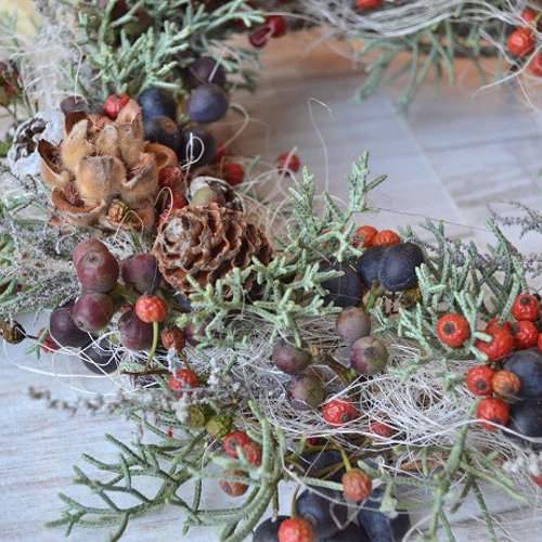 野バラの実とシャリンバイの木の実wreath リース cosy 通販 14843801