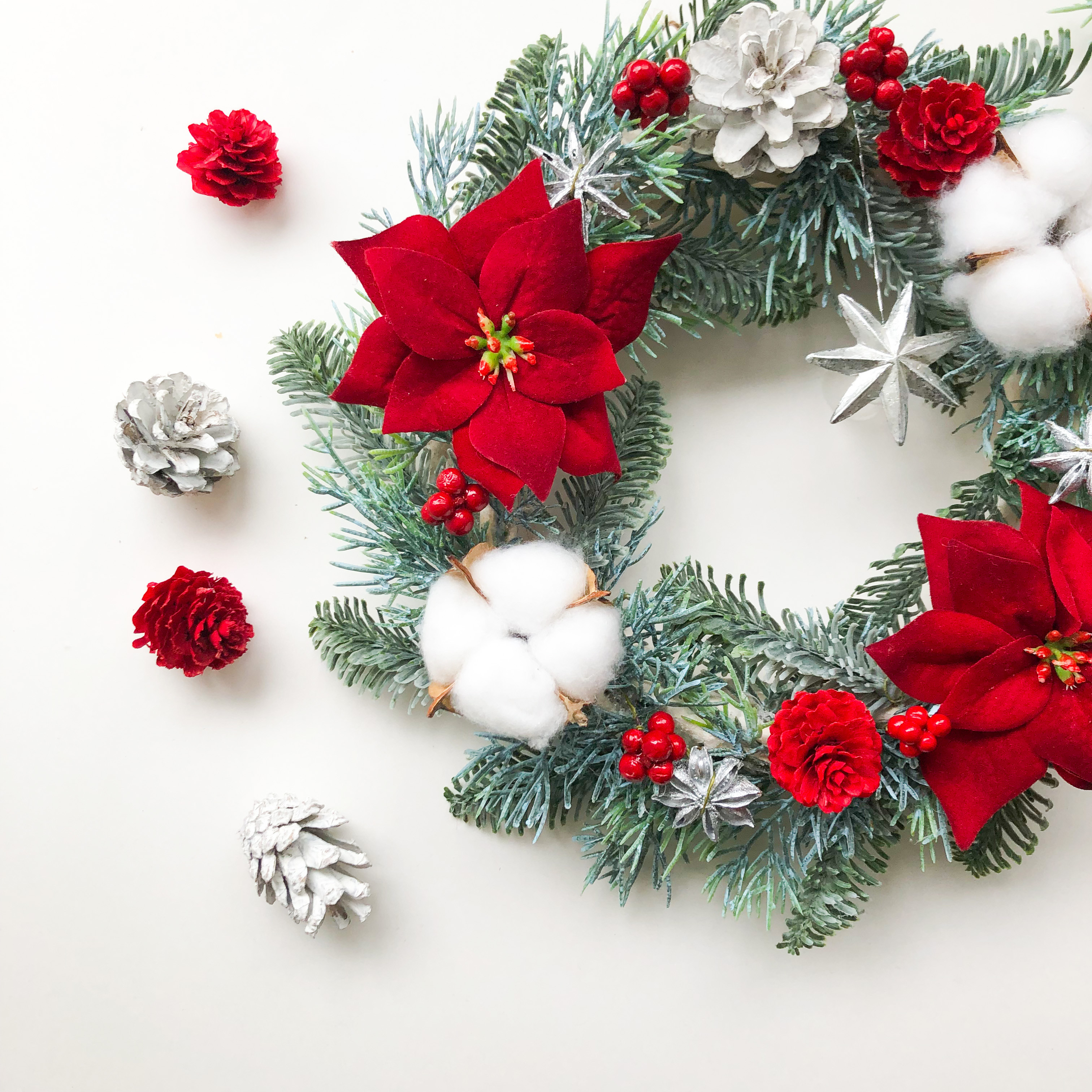 レッド＆ホワイト＊ポインセチアと星のクリスマスリース
