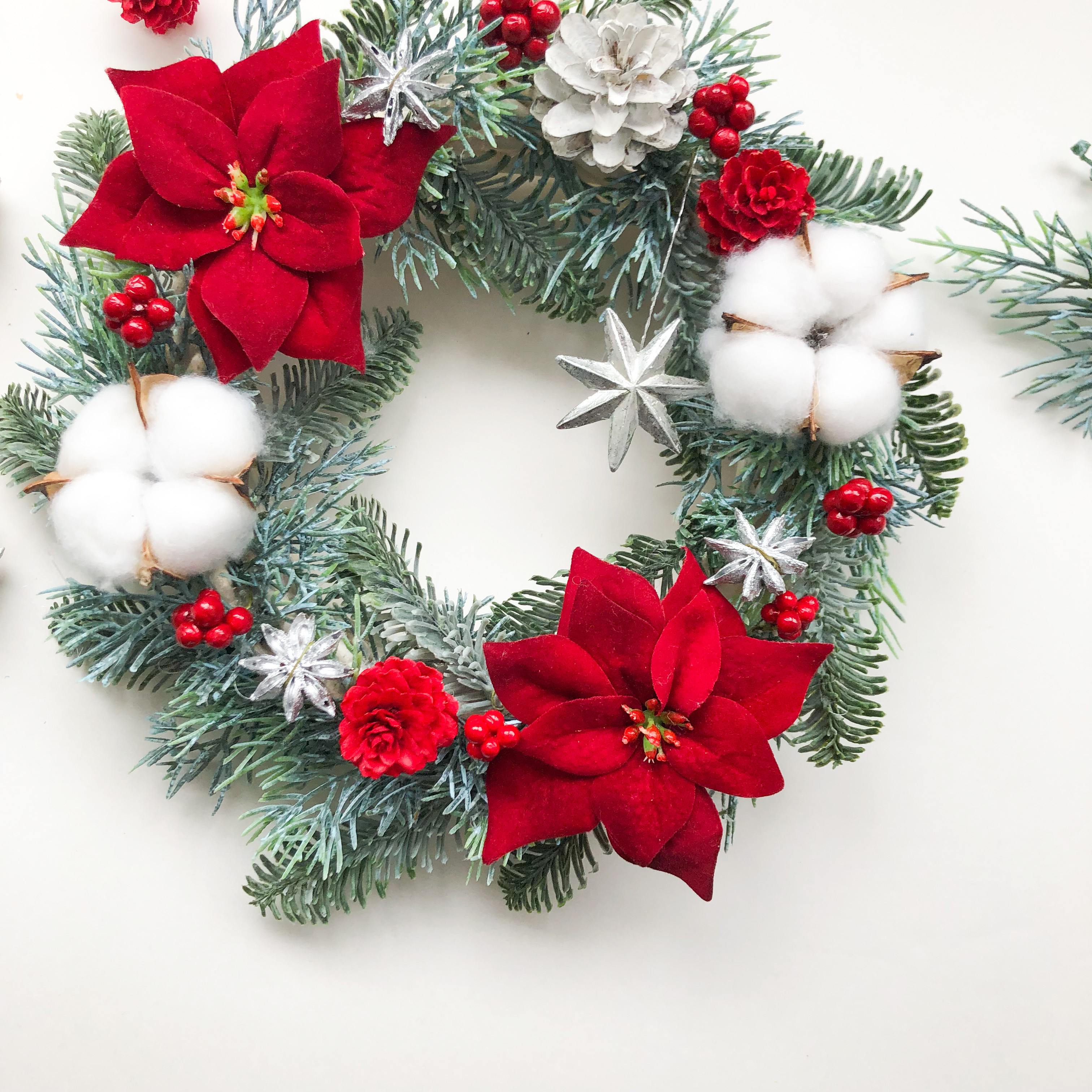 レッド＆ホワイト＊ポインセチアと星のクリスマスリース