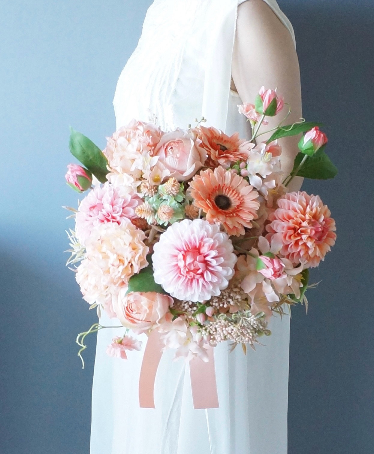 ブーケ アーティフィシャルフラワー9月の秋婚に 華やかピンクの