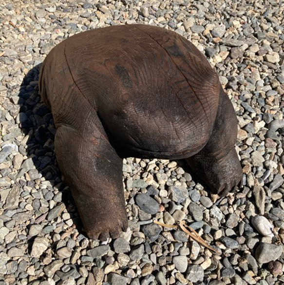 木のカエル　ディスプレイ用　置物　縁起物　チェーンソー仕上げ　吉野杉　焼き杉　ハンドメイド        Ω 人気・おすすめ｜使いやすい・旅行におすすめ 品質保証 全国発送 日本国内発送・最短翌日お届け