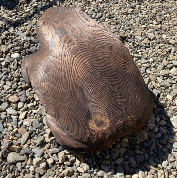 木のカエル　ディスプレイ用　置物　縁起物　チェーンソー仕上げ　吉野杉　焼き杉　ハンドメイド        Ω 人気・おすすめ｜使いやすい・旅行におすすめ 品質保証 全国発送 日本国内発送・最短翌日お届け