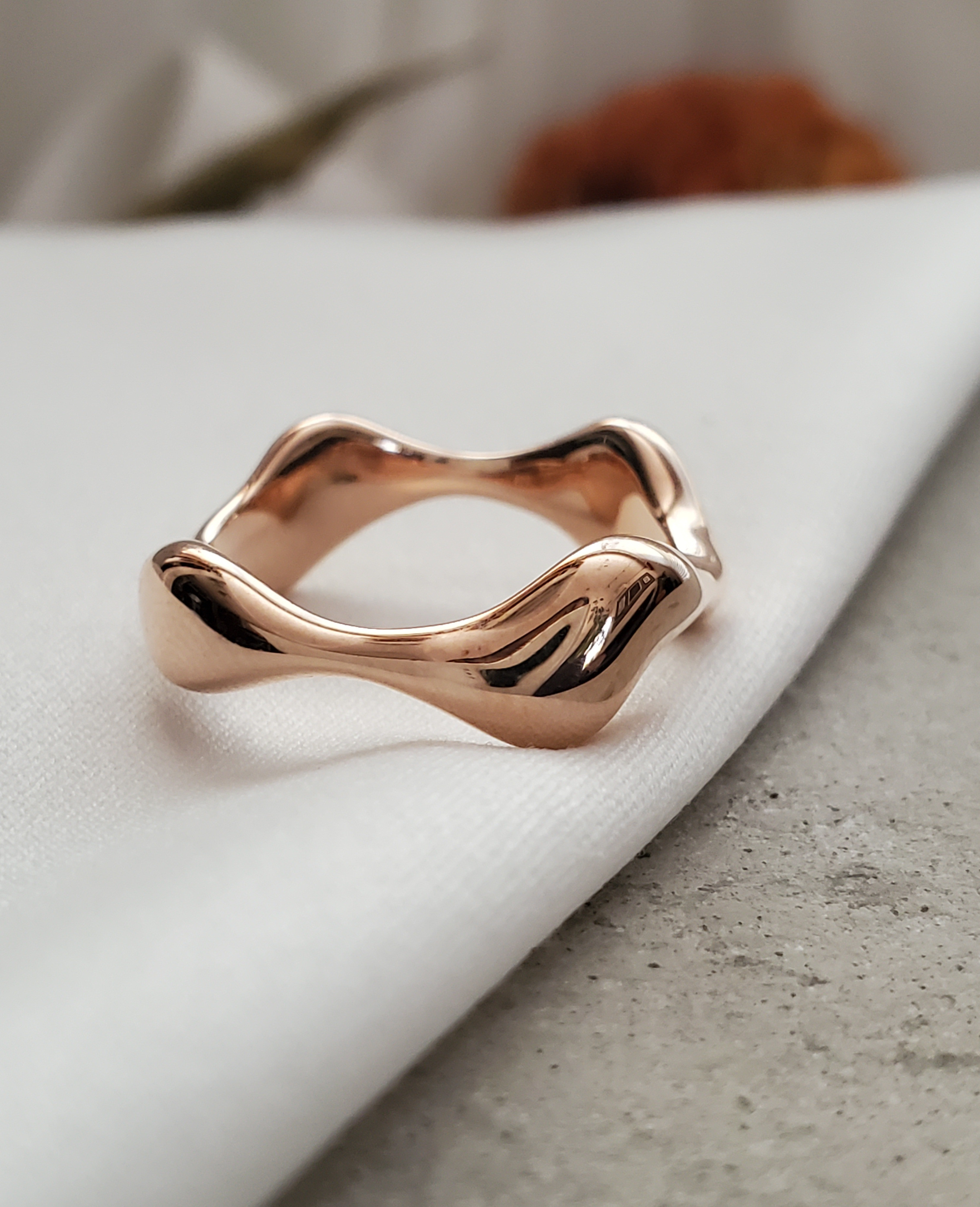 とろけ落ちるようなウェーブプランプシルバー925リング、RS-223重ね付けにおすすめ