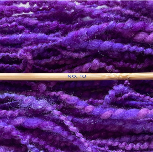 手紡ぎ毛糸　アートヤーン　パープル　30ｇ　A-4 3枚目の画像