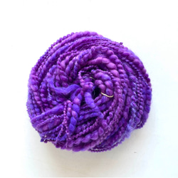 手紡ぎ毛糸　アートヤーン　パープル　30ｇ　A-4 4枚目の画像