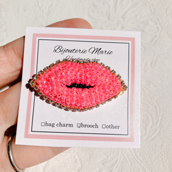 ビーズ刺繍ブローチ　✳︎ぷっくリップ(PINK)✳︎ /唇/リップ/大人可愛い/立体的/キラキラ 2枚目の画像