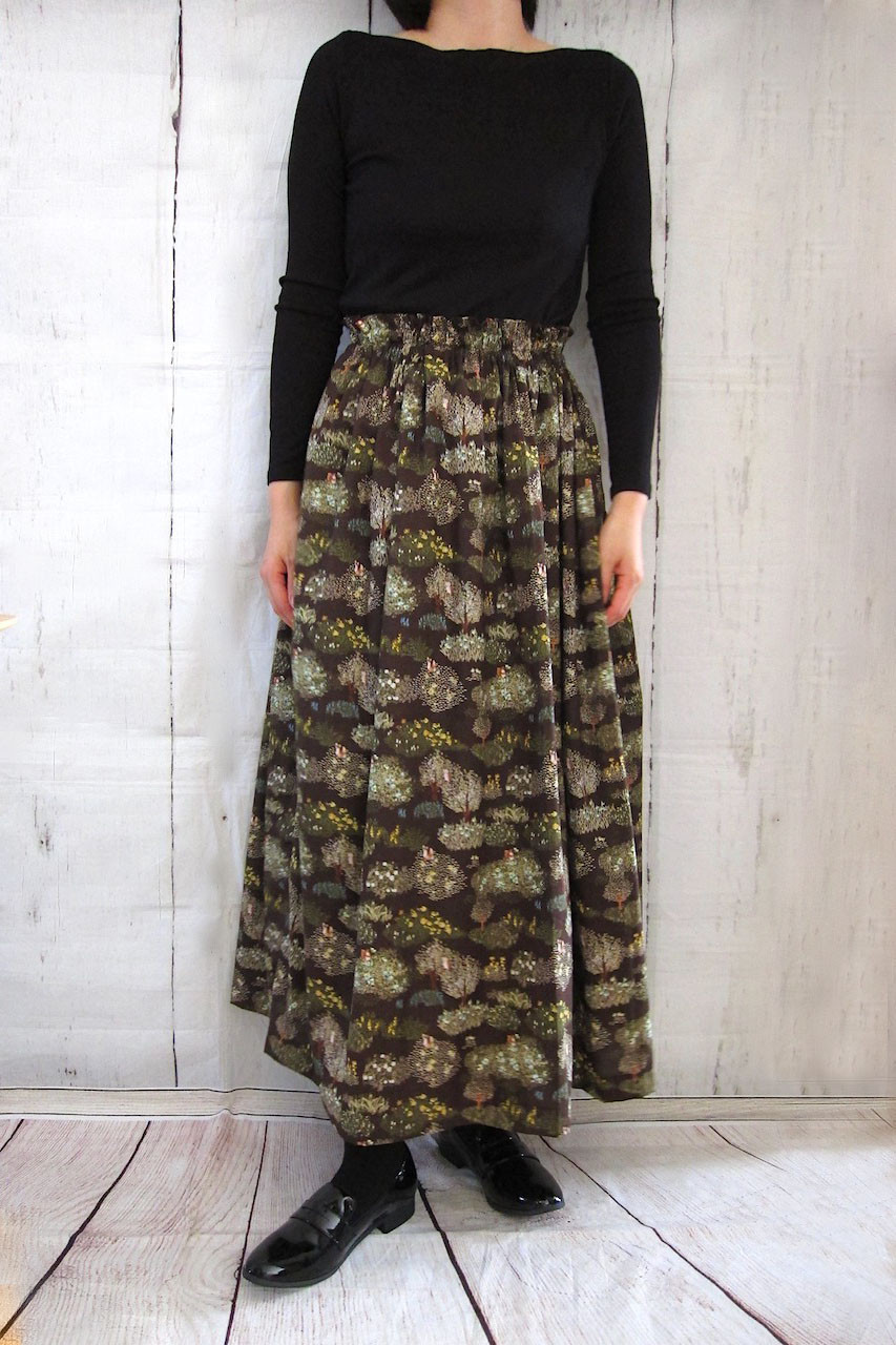 花と森と動物のロングスカート ブラウン