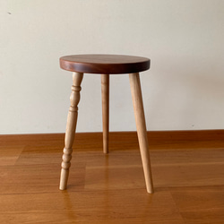 丸椅子　スツール　サイドテーブル　　直径30センチ　高さ46センチ　無垢材 2枚目の画像