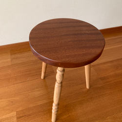 丸椅子　スツール　サイドテーブル　　直径30センチ　高さ46センチ　無垢材 5枚目の画像