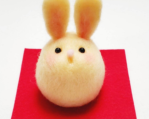 【ひらりん。】羊毛フェルト　うさぎ　壁掛け　干支　お正月 お正月 干支 うま 馬 午 鏡餅 羊毛フェルト 置物 鏡餅 Maro洋裁店/森の