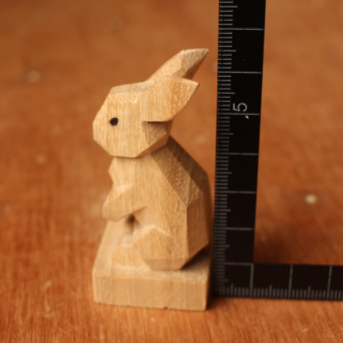 うさぎの木製彫刻「まちぼうけゆきうさぎ」 木彫り うさぎ まちぼうけ ゆきうさぎ 小 うぃるびぃ工房 北海道