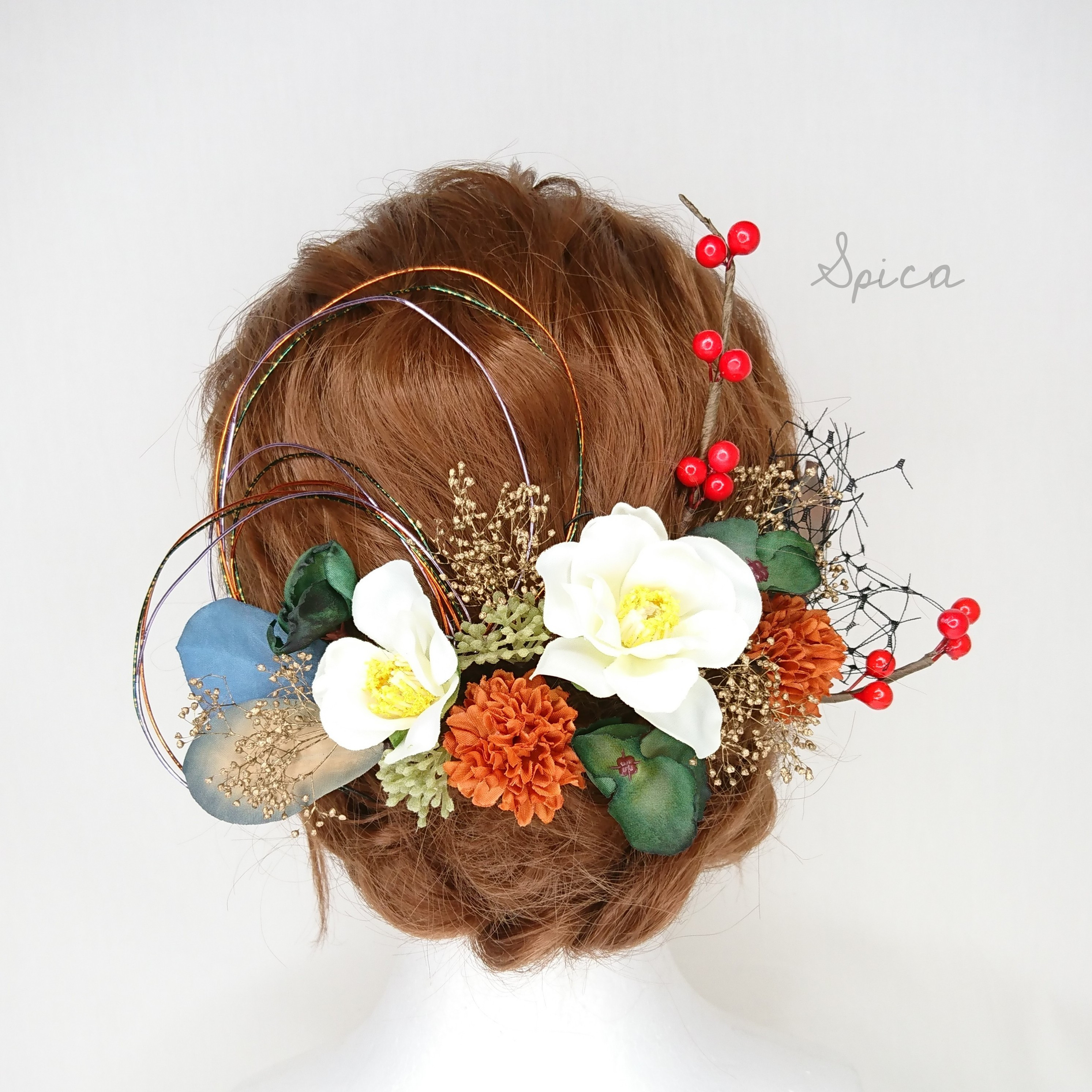 【残1】白椿とマムとウメモドキのヘッドドレス 成人式 卒業式 和風 ホワイト グリーン 造花 髪飾り 和装 打掛 七五三