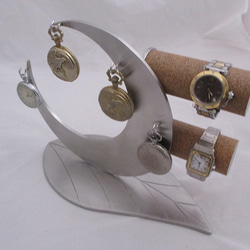 クリスマス　ラッピング　名入れ　腕時計スタンド　父の日ギフト　刻印　三日月腕時計、懐中時計リーフ台座スタンド 8枚目の画像