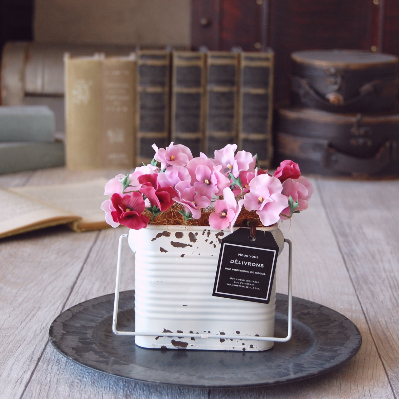 ◆粘土のお花◆　ビオラをアンティーク ブリキポットに飾って・・・ピンク＆レッド　B720