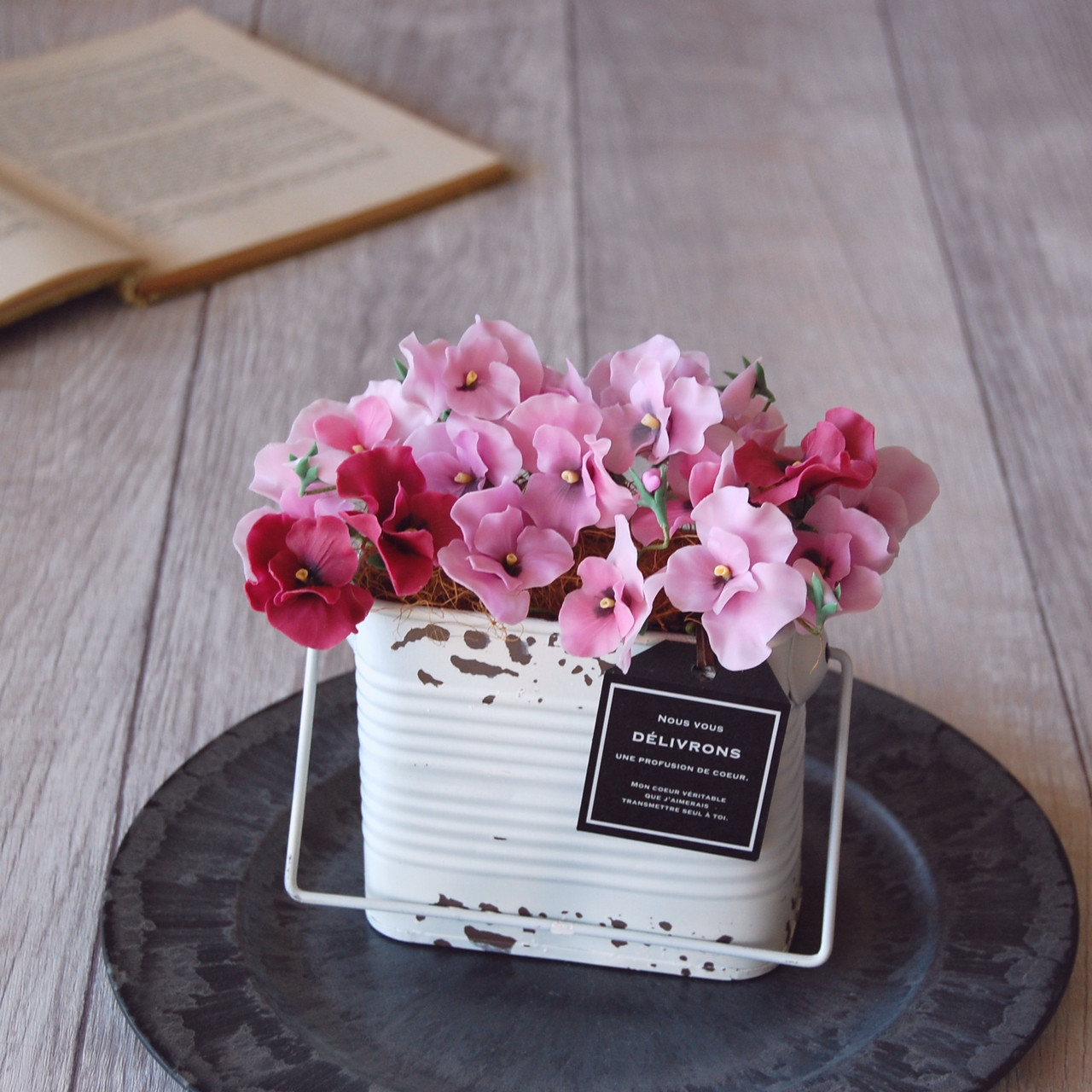 ◆粘土のお花◆　ビオラをアンティーク ブリキポットに飾って・・・ピンク＆レッド　B720