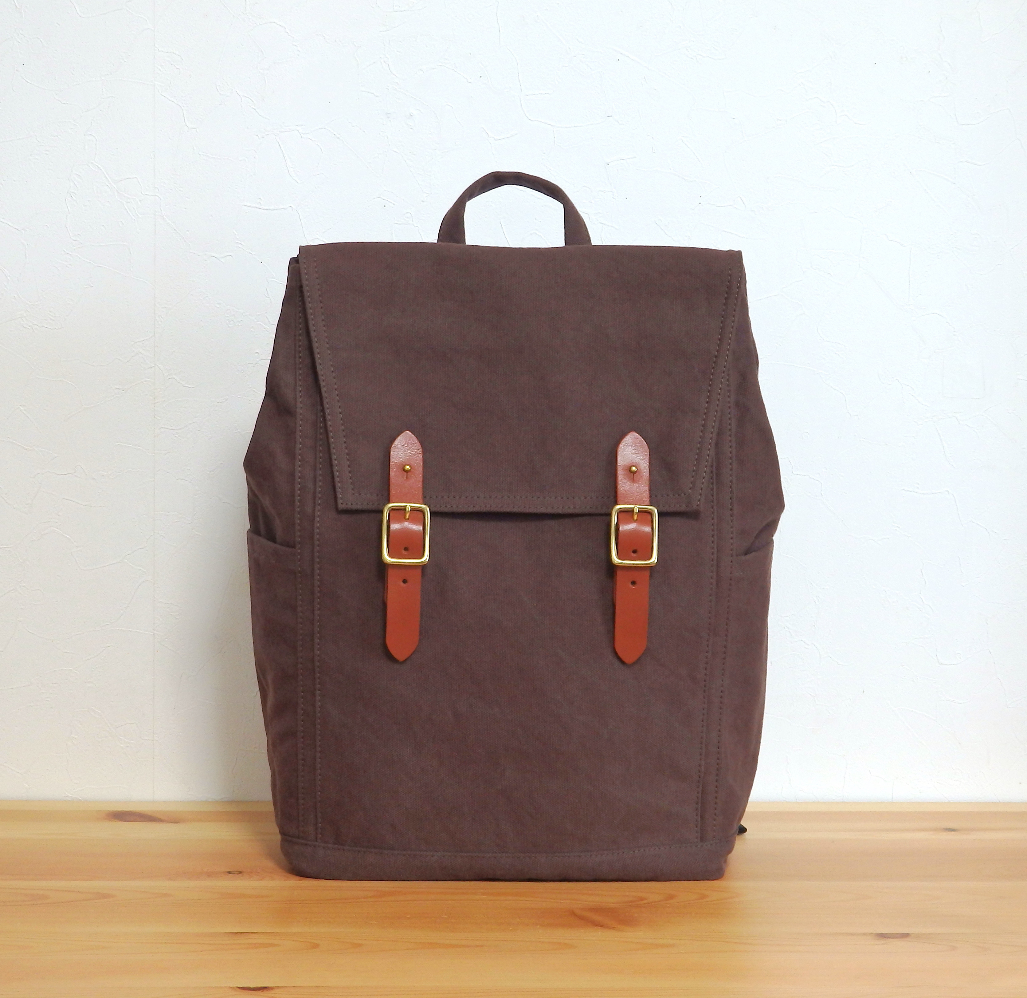 【受注制作】ギボシ留め具の8号帆布バイオウォッシュ加工リュック　ブラウン