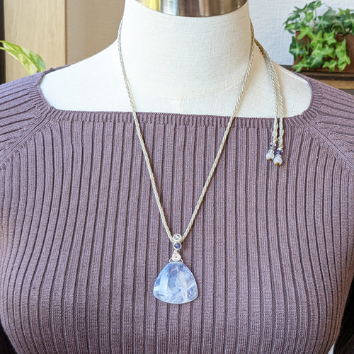 ☆多面カット入り☆レインボームーンストーン・ホワイトラブラドライト