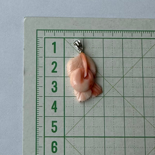 珊瑚彫刻のペンダント【さくらんぼ】ご褒美プレゼントに