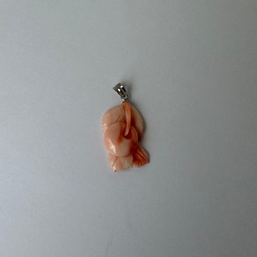 珊瑚彫刻のペンダント【さくらんぼ】ご褒美プレゼントに！ R41022Y1