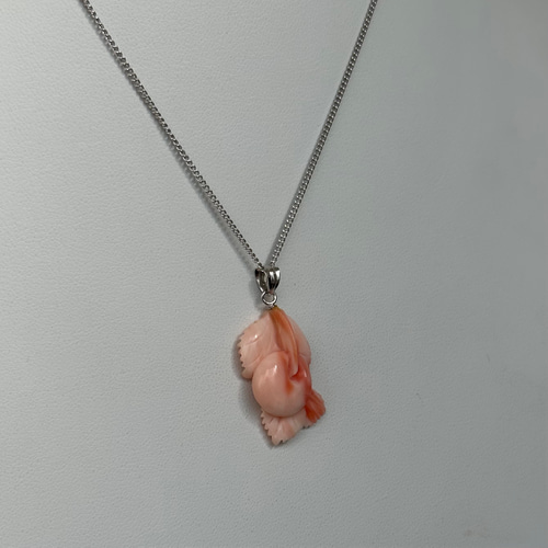 珊瑚彫刻のペンダント【さくらんぼ】ご褒美プレゼントに！ R41022Y1