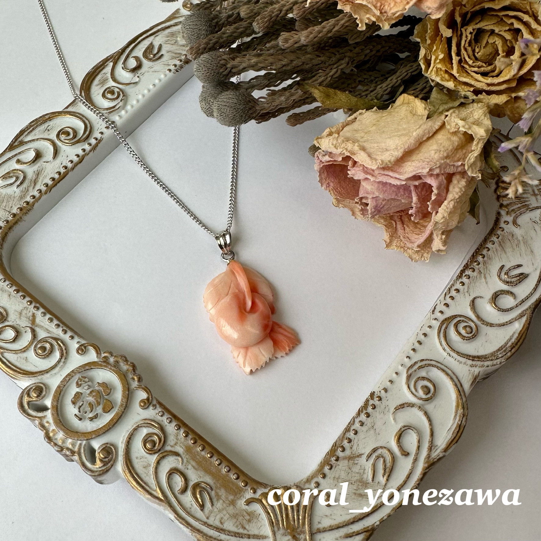 珊瑚彫刻のペンダント【さくらんぼ】ご褒美プレゼントに！　R41022Y1