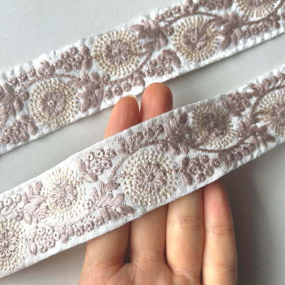 【50cm】インド刺繍リボン　ホワイト　シルク　GS470 2枚目の画像