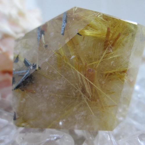 M1661☆ゴールドルチルクォーツ六角柱189g☆天然石　原石 M1661☆ゴールドルチルクォーツ六角柱189g☆天然石原石