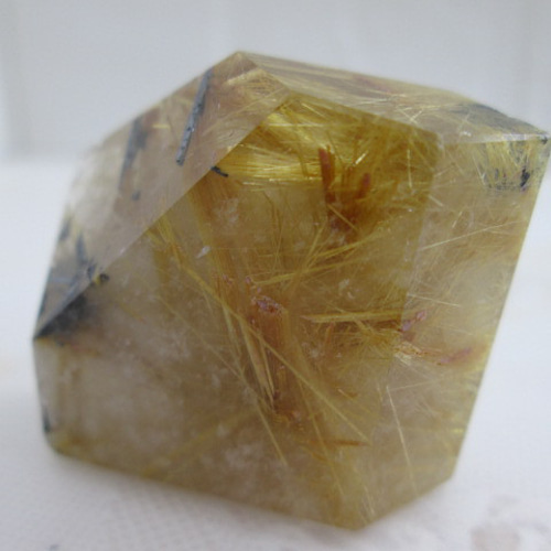 再販】天然石 原石 五角柱 ゴールドタイチンルチルクォーツ 32g