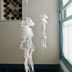 クラゲモビール ミズクラゲ くらげ アマクサクラゲ サンキャッチャー 吊るし飾り 海月 海 夏 鳥 メリー ベッドメリー 3枚目の画像