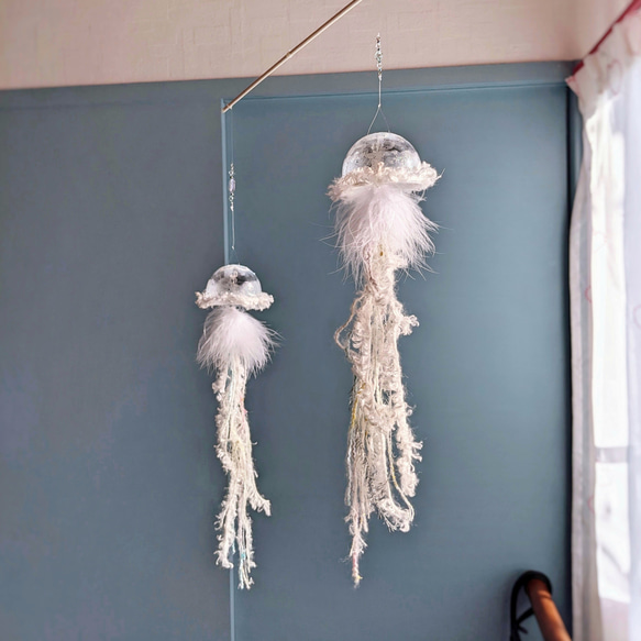 クラゲモビール ミズクラゲ くらげ アマクサクラゲ サンキャッチャー 吊るし飾り 海月 海 夏 鳥 メリー ベッドメリー 1枚目の画像