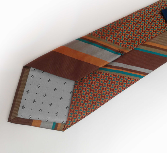 幾何学模様とストライプのネクタイ-- Geometric and Stripe necktie 7枚目の画像